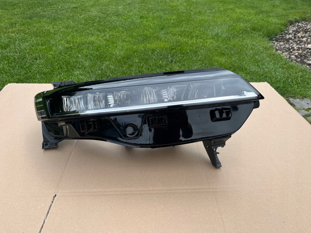 Купити Фара правий європа  renault megane v e-tech full led 2022 - 2024 .