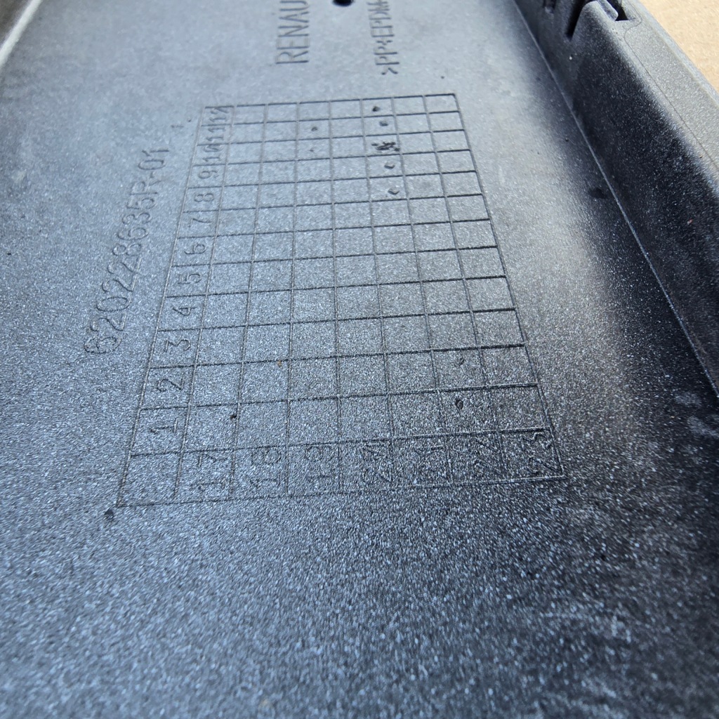 Dacia sprig бампер перед передний Оригинал