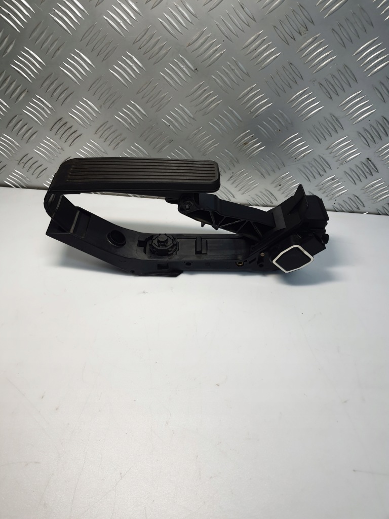 фото №1, Mercedes w203 2.2 cdi потенциометр a2033000704