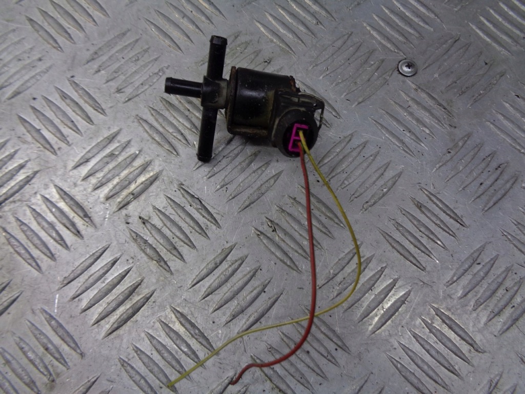 фото №1, Клапан вакуумa audi a4 b5