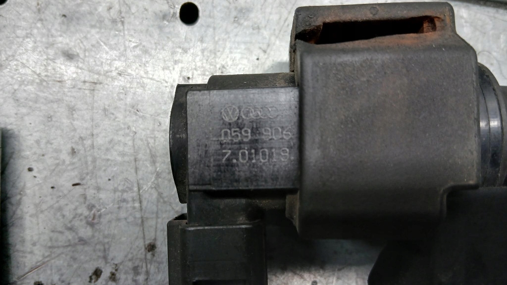 Клапан вакууму оригінальний номер 059906628a audi a8 d3 02-09r Київ
