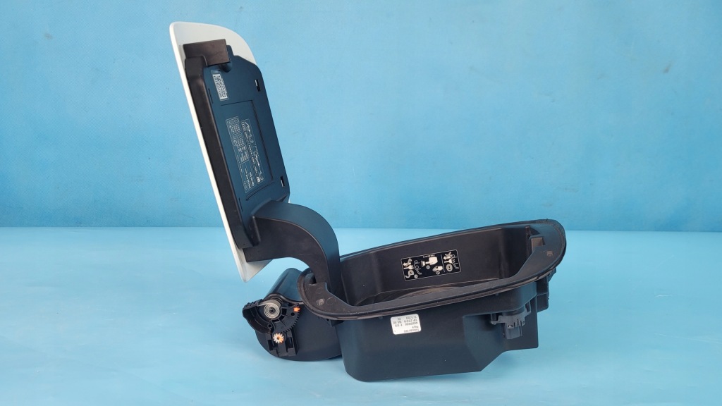 Купити Mercedes eqa 250 21r кришка заливної пального заряджання a2436303000