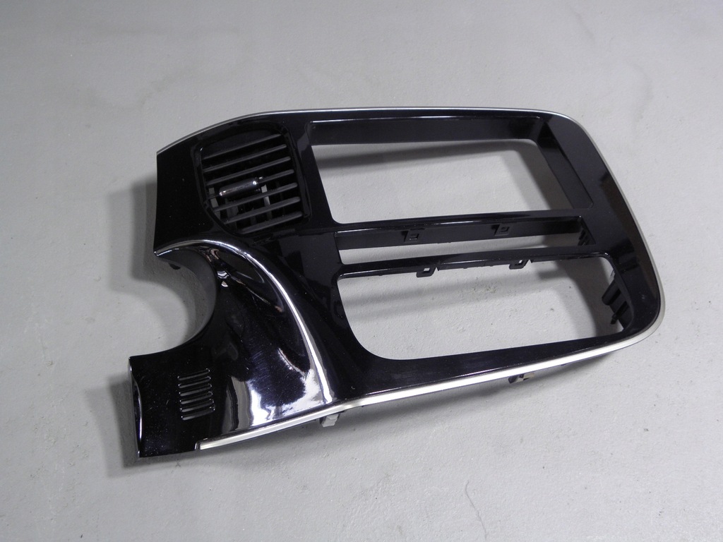 фото №1, Mitsubishi outlander iii lift // панель средний