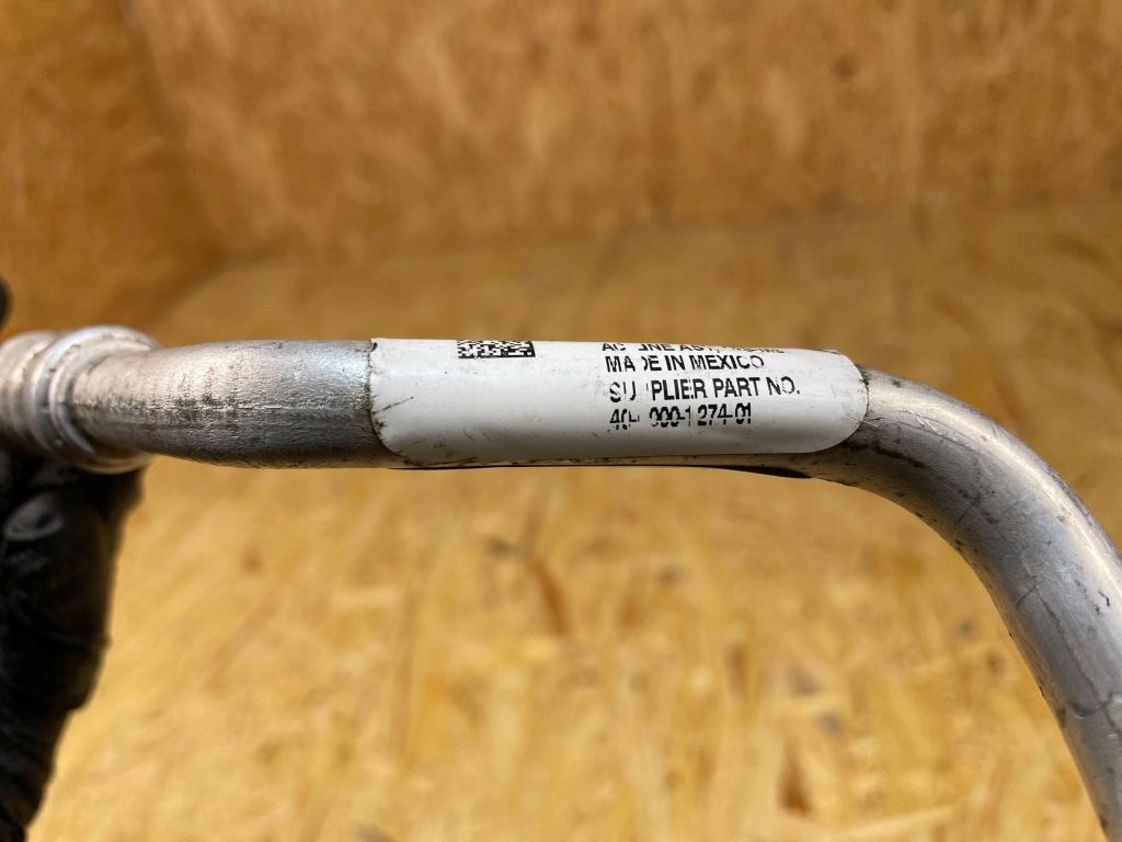 Патрубок трубка шланг кондиціонера tesla model 3 1092158-00-f 2017- Недорого