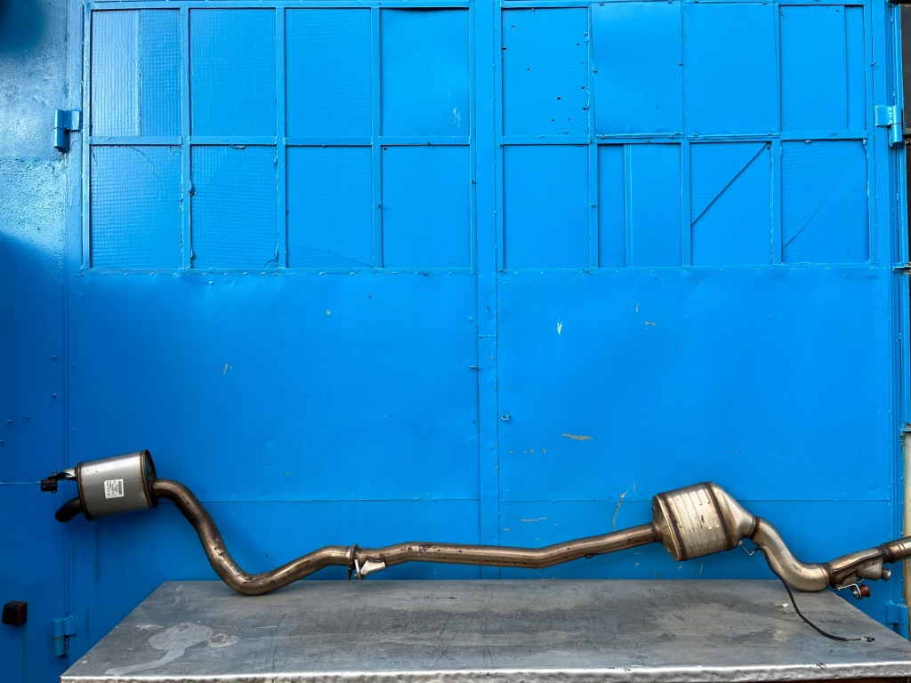 фото №1, Mercedes w205 2,2 cdi sedan гаситель выхлоп комплект