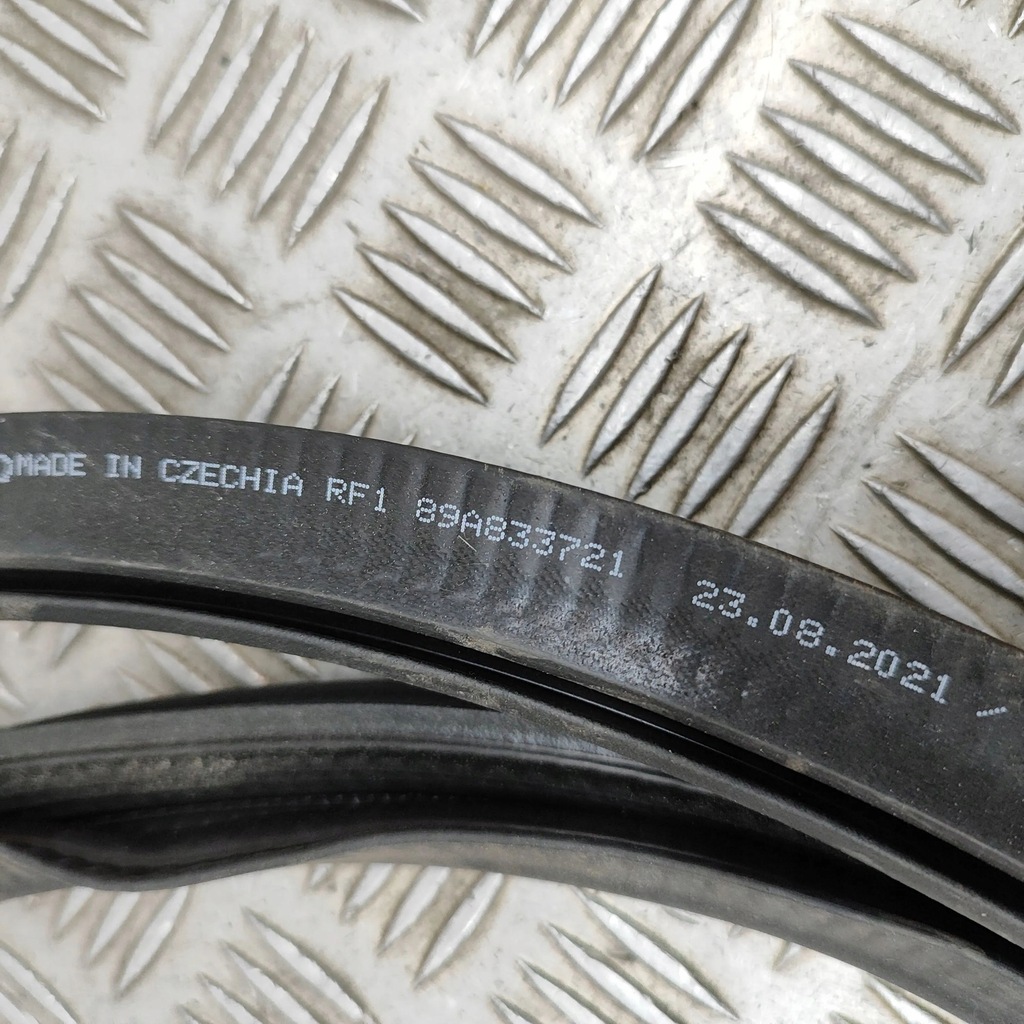 фото №6, Audi q4 sportback e-tron 2021 левая сторона резиновый прокладка дверь задних