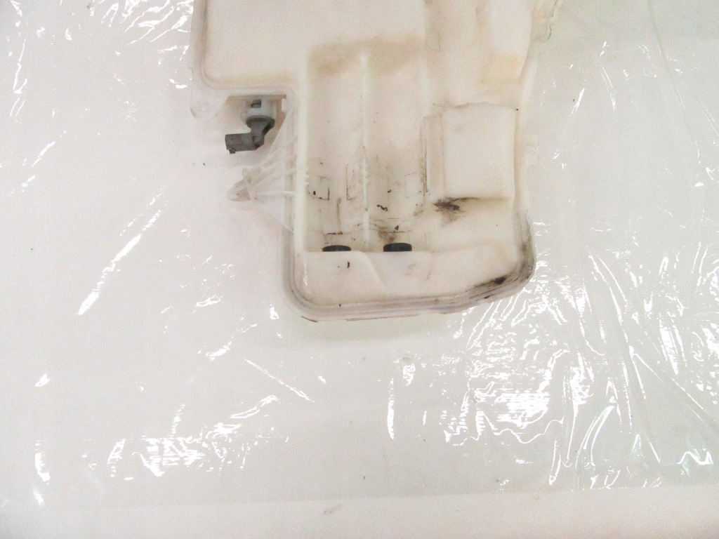 Бак жидкость омывателя bmw e81 e84 e87 e91 с Разборки