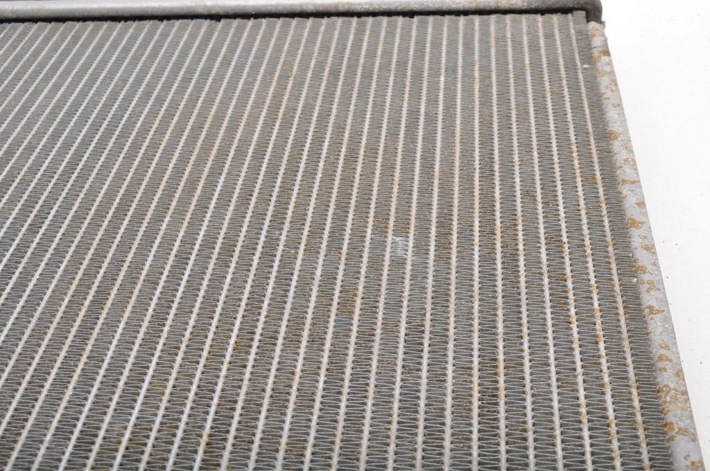 фото №8, Aston martin db11 радіатор