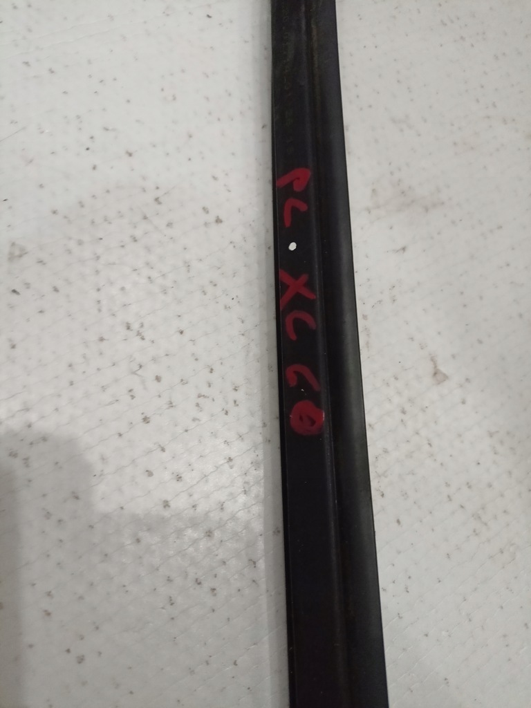 фото №1, Молдинг лобовое volvo xc60 перед левый