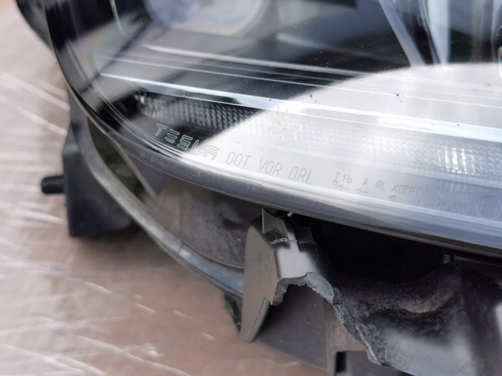 Tesla 3 рестайлинг  20- y фара передняя правый  led 1514953- 00-d Киев