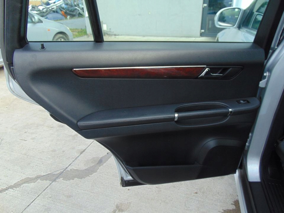 фото №2, Mercedes r-klasa w251 обшивки обивка дверь комплект