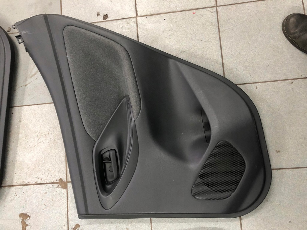 фото №5, Toyota yaris iv 2020- обшивка обшивки двері комплект