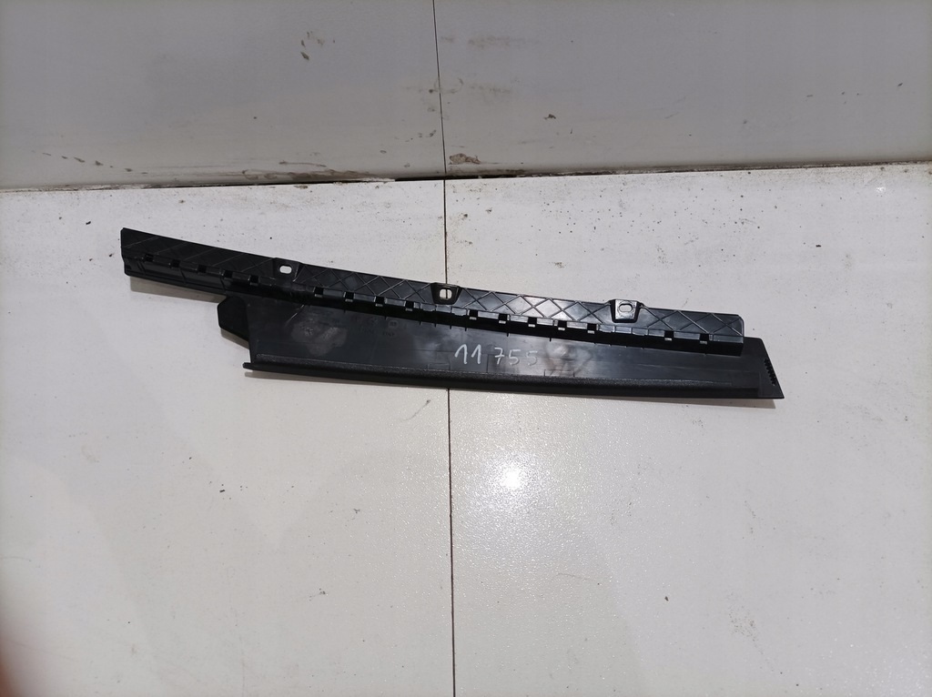 фото №1, Volvo v40 молдинг дверь правый перед