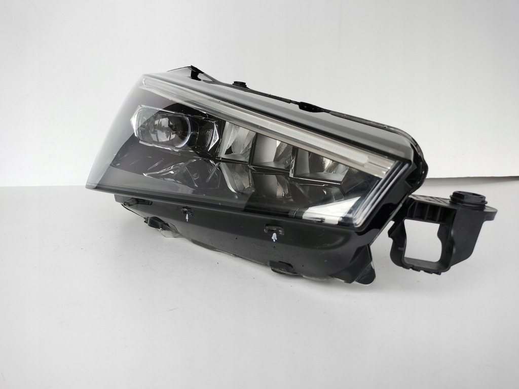 фото №1, Лампа правая фара skoda scala 657 18- full led