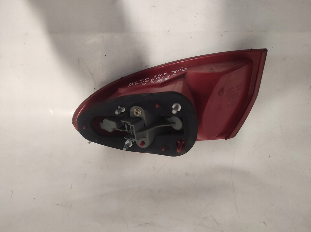 Alfa romeo 147 лампа левый задний  левая задняя Недорого