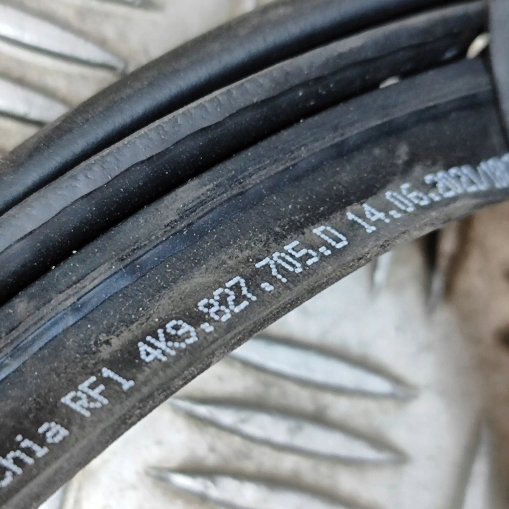 фото №8, Audi rs6 c8 2022 гумовий прокладка багажника заднього / na кузов