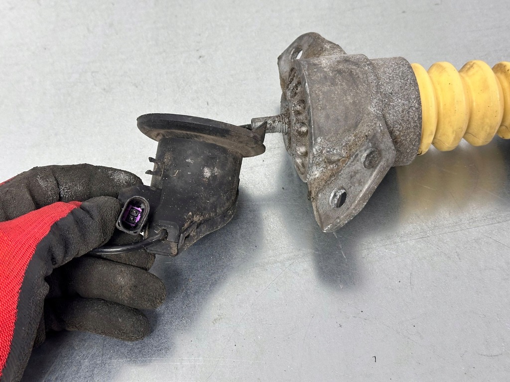 фото №10, Audi a6 allroad c7 2016 сторона левая амортизатор подвеска пневматический