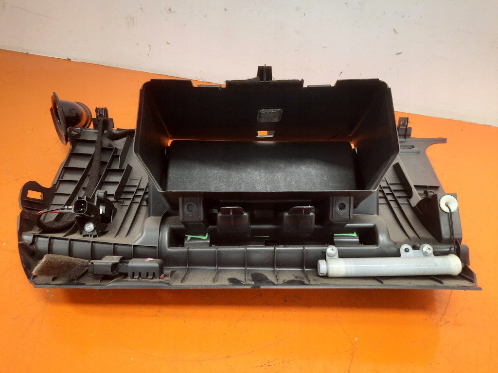 фото №6, Volvo v50 i 03-11 бардачок пассажира 8626141