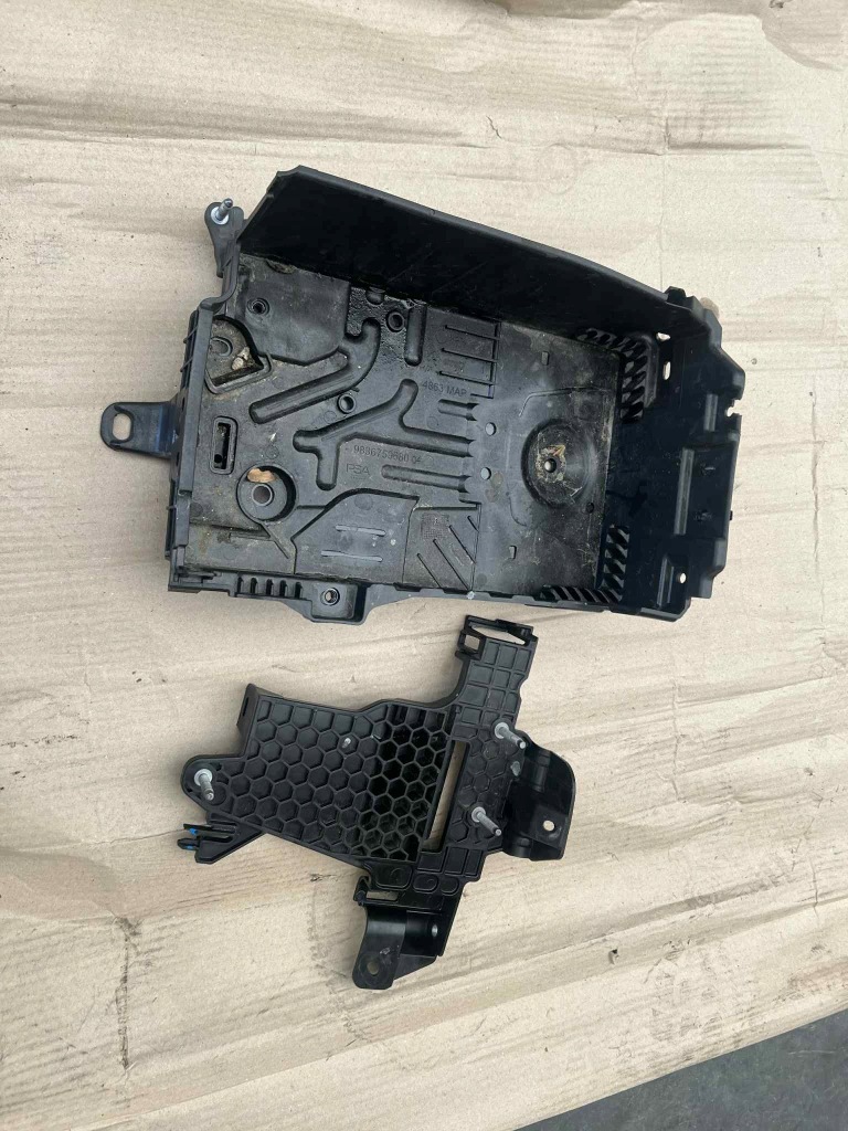 Купити Основа корпус акумулятор peugeot 2008 2 рестайлінг  9836759680