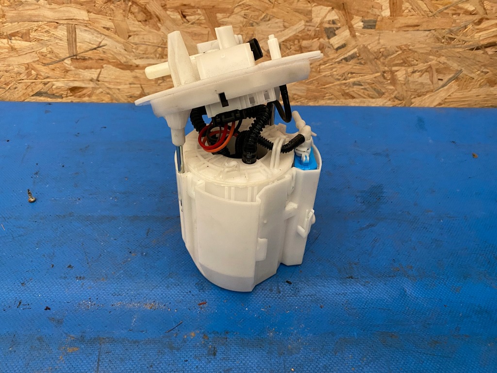 Купить Mercedes насос топлива 2054708501