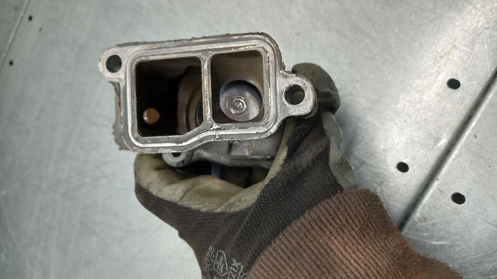 фото №7, Корпус термостата volvo v70 ii lift 05r 2.4b 30650022