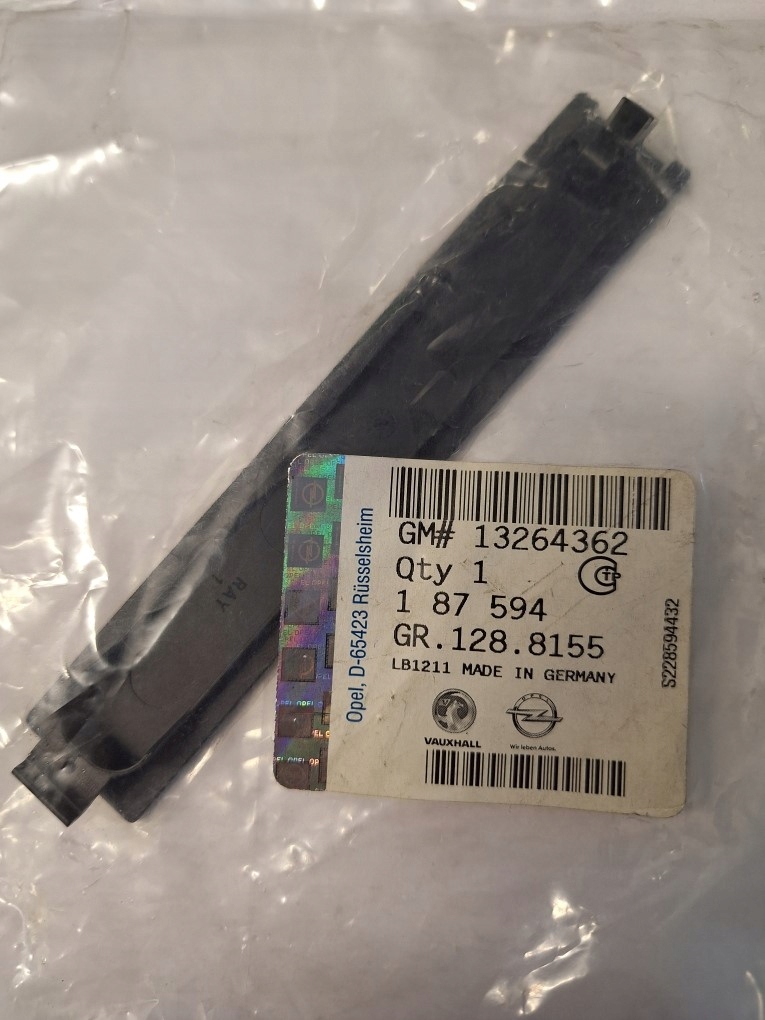 фото №1, Заглушка накладки даховий corsa d 13264362