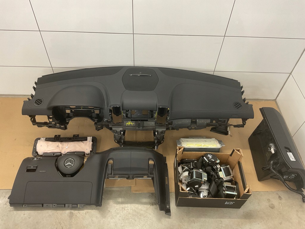 фото №1, Mercedes gls x166 166 приборная панель подушка ремни комплект