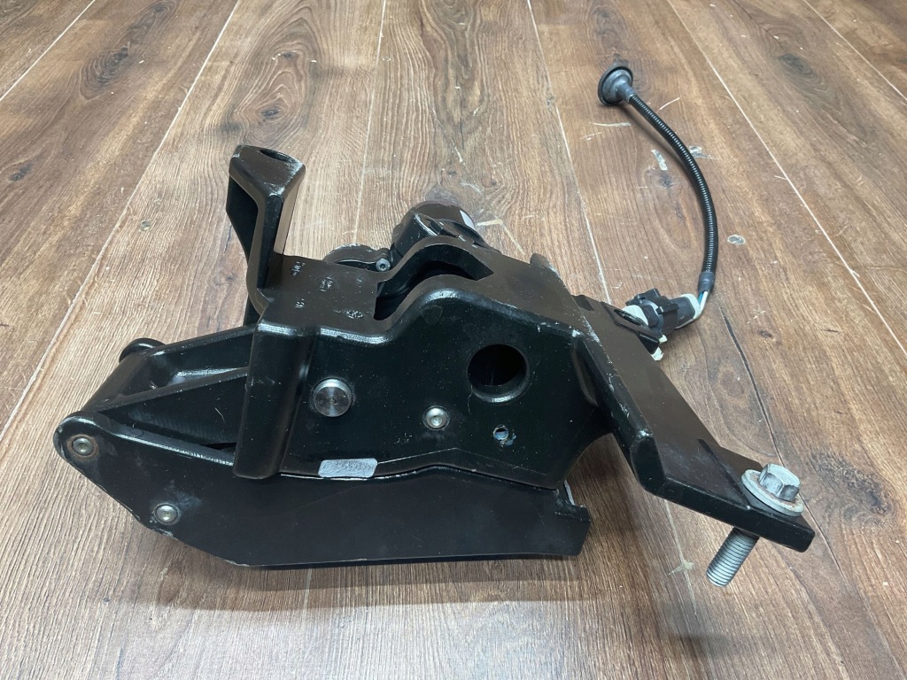 Кронштейн двигун поріг лівий задній range rover l405 vplgp0138 fsm0l61 fsm0r3 Доставка