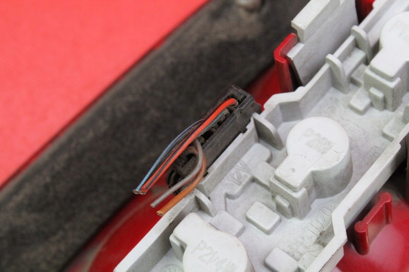 фото №14, Лампа правая задняя задняя skoda octavia 1 i 5d hb 99r