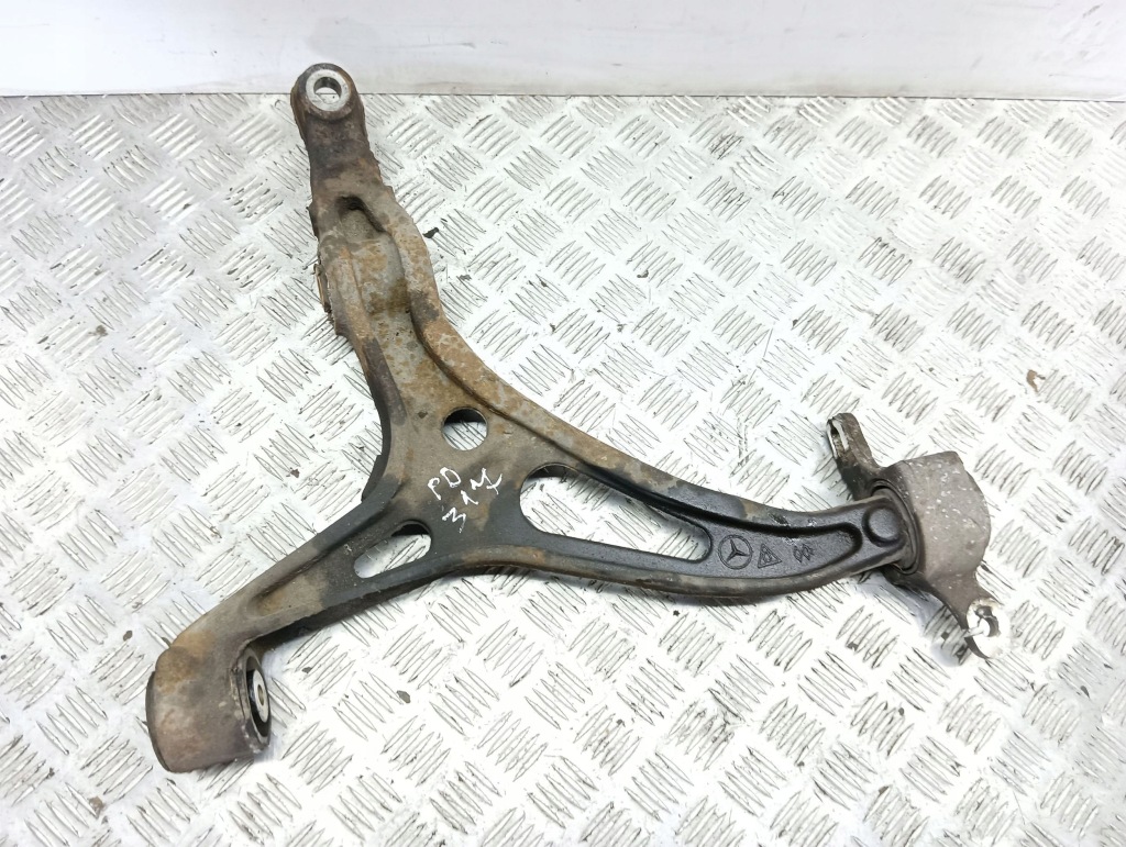 фото №1, Mercedes-benz ml w164 2006 рычаг передний нижний 00060367106