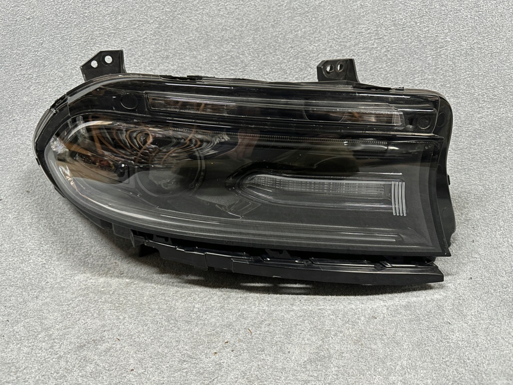фото №1, Лампа dodge charger bi-xenon led usa ameryka правая оригинал mopar