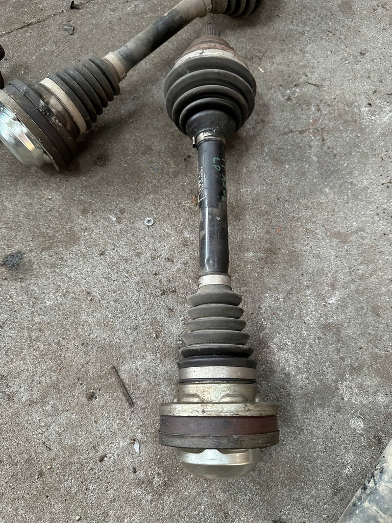 фото №1, Audi tt 8j приводной вал 8j0407271aa