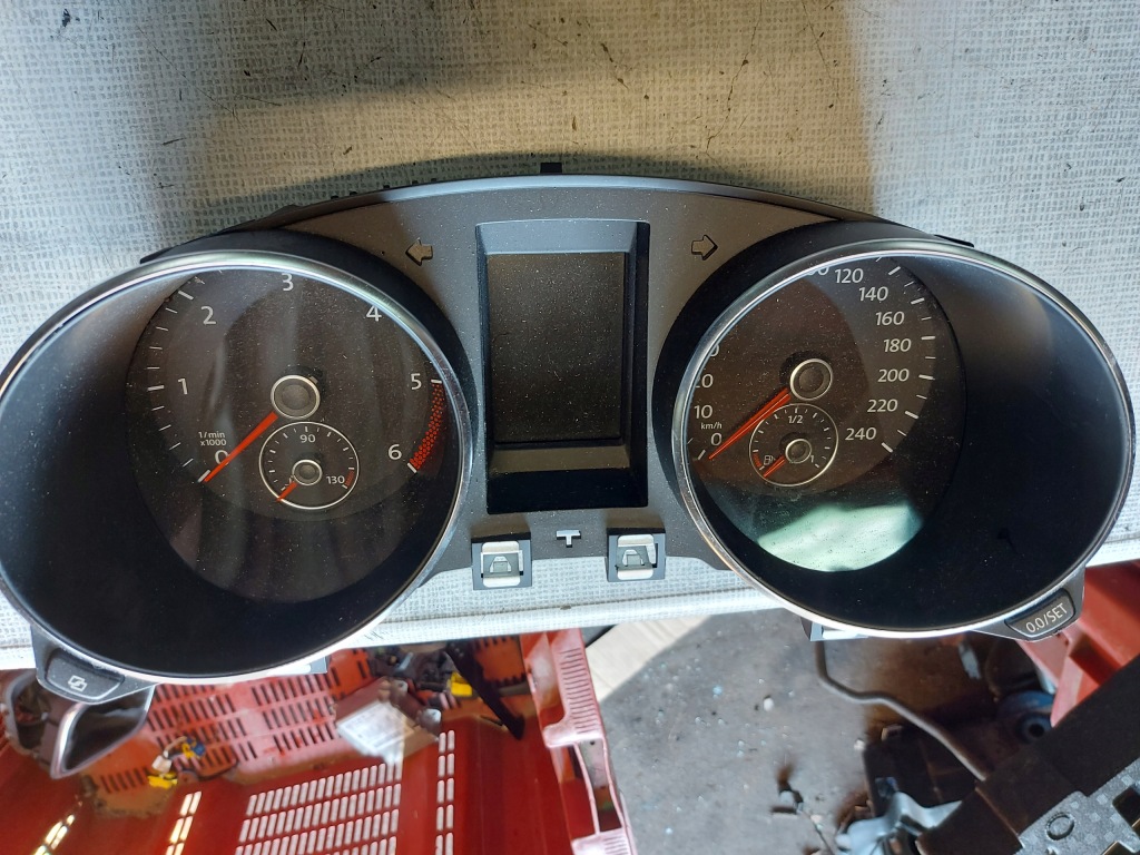 фото №1, Vw golf vi 2.0 tdi счетчик приборы 5k0920870c