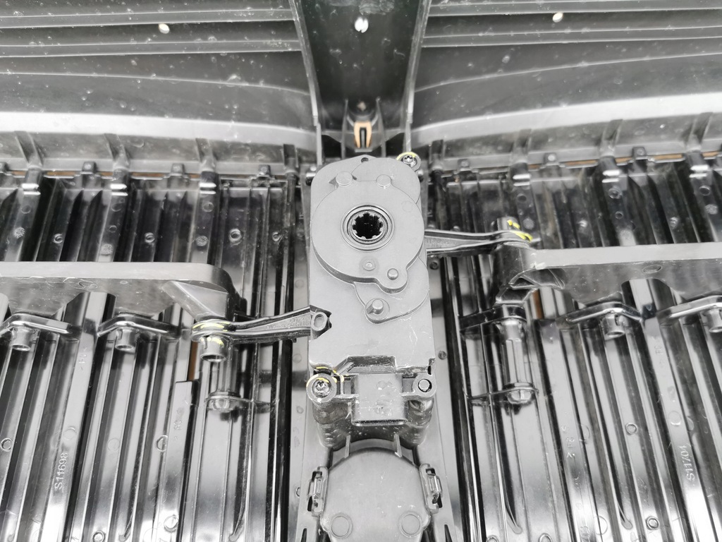 фото №14, Bmw x7 g07 18- активный впуск воздуха жалюзи шторка