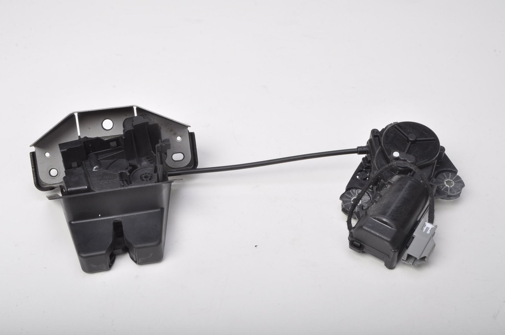 фото №1, Volvo v90 ii замок багажника крышки 31484599