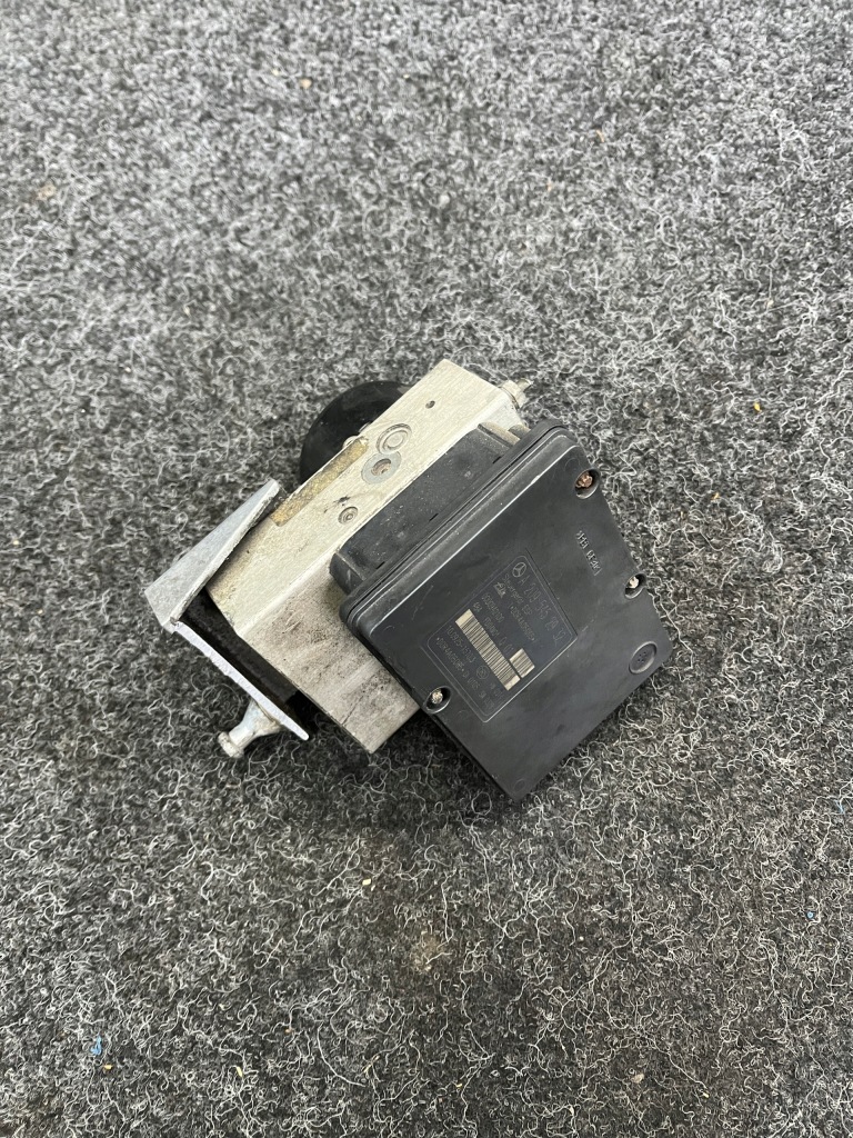 Купити Mercedes w203 2.2 cdi насос abs a2095452932 a0054310712