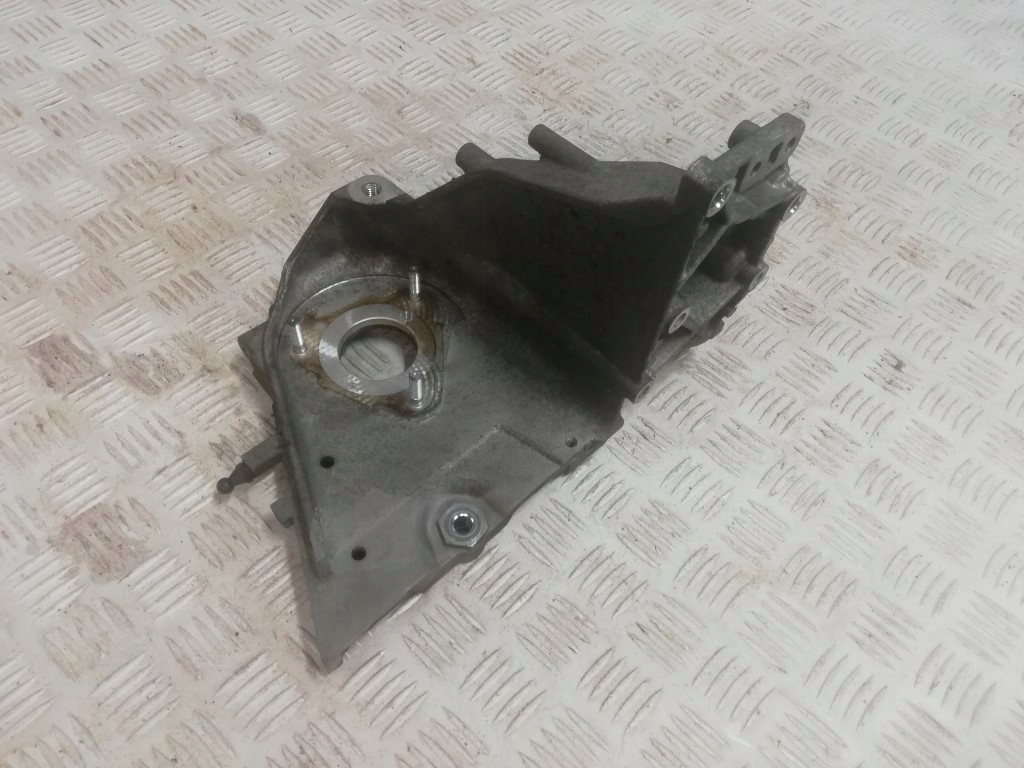 фото №1, Opel insignia a 2.0 cdti кронштейн кронштейн насоса