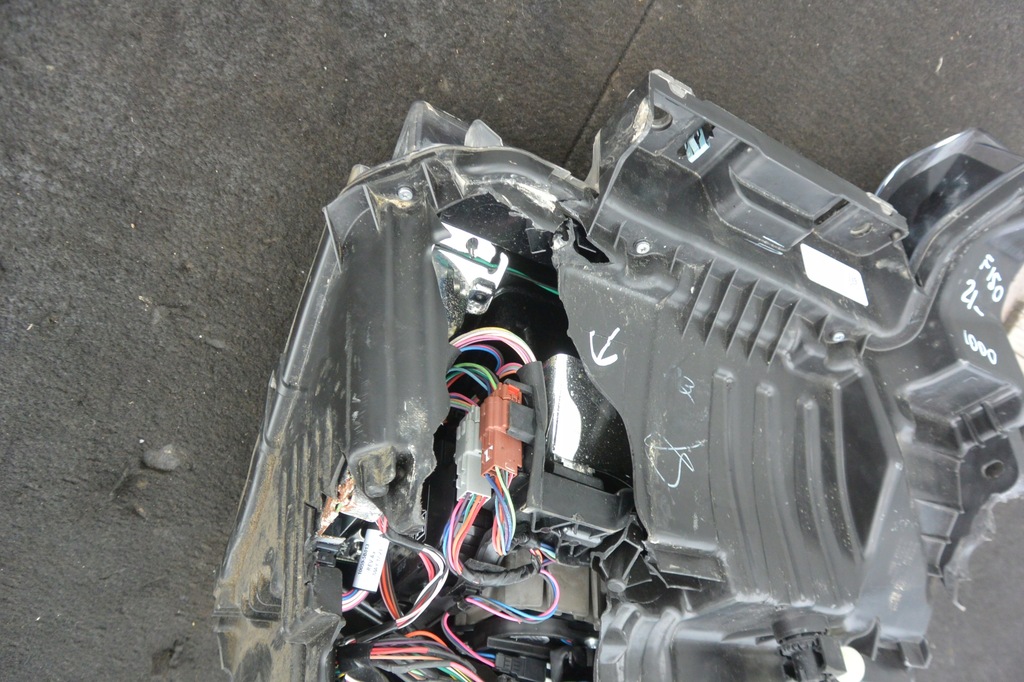 фото №13, Лампа фара права led ford f150 21- r