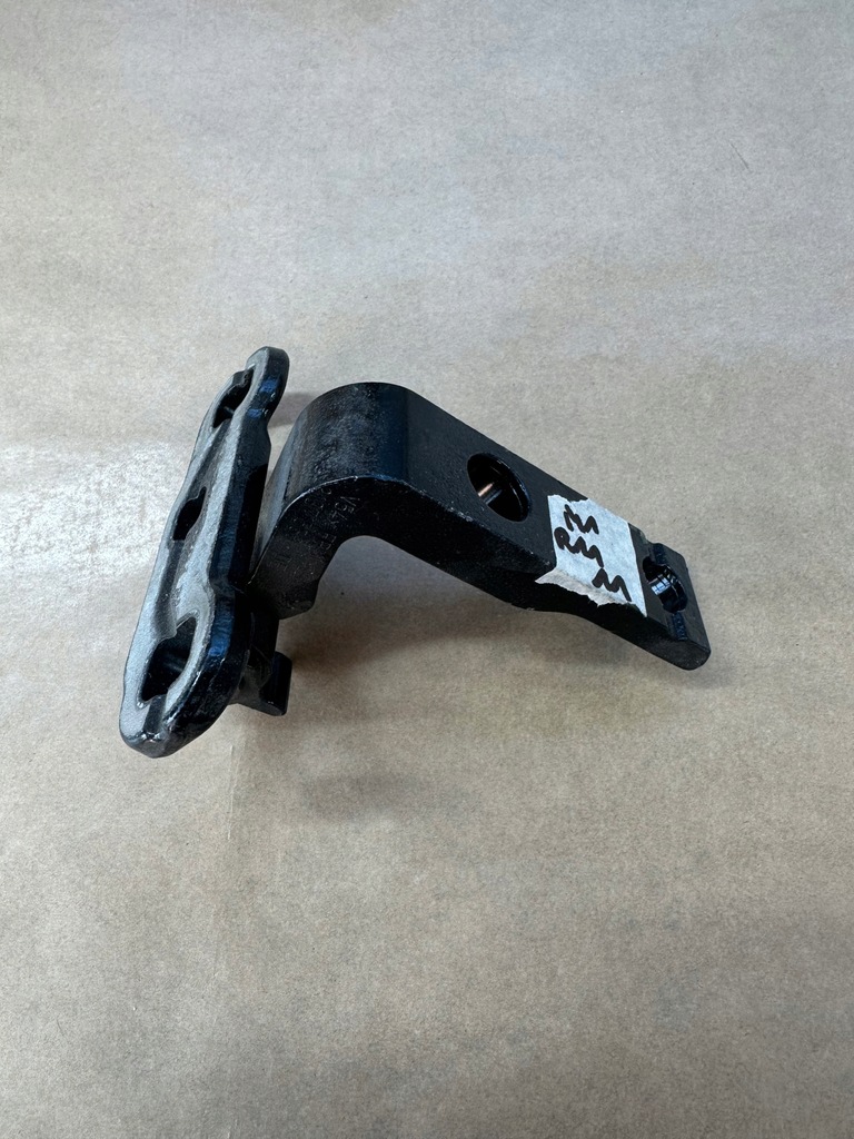 фото №1, Volvo v90 ii петля дверь правый перед 31371553