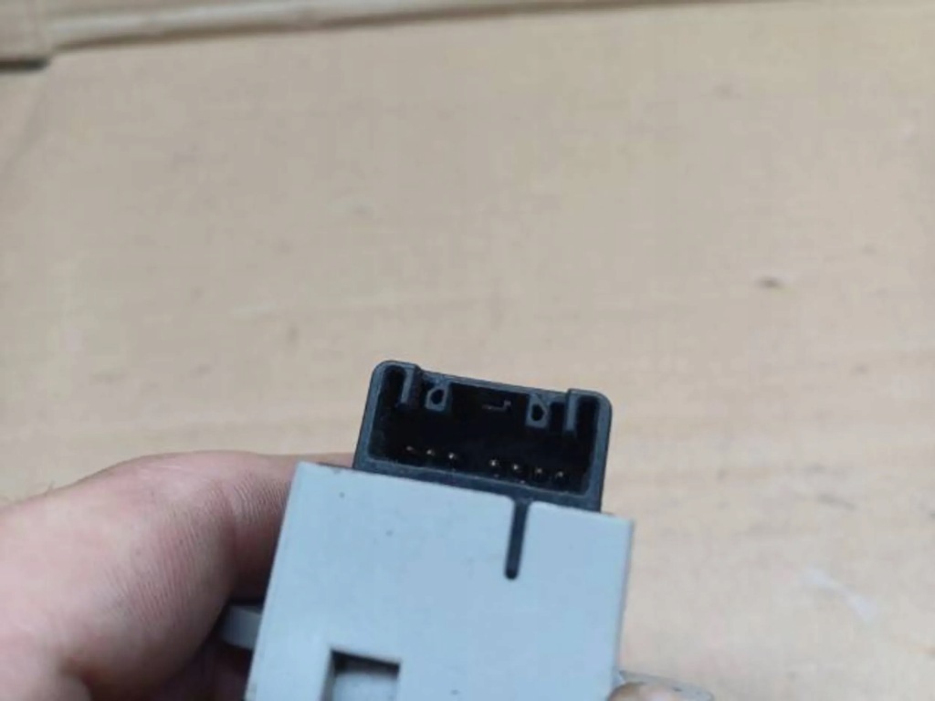 фото №2, Кнопка відкривання шторка дах sx4 s-cross