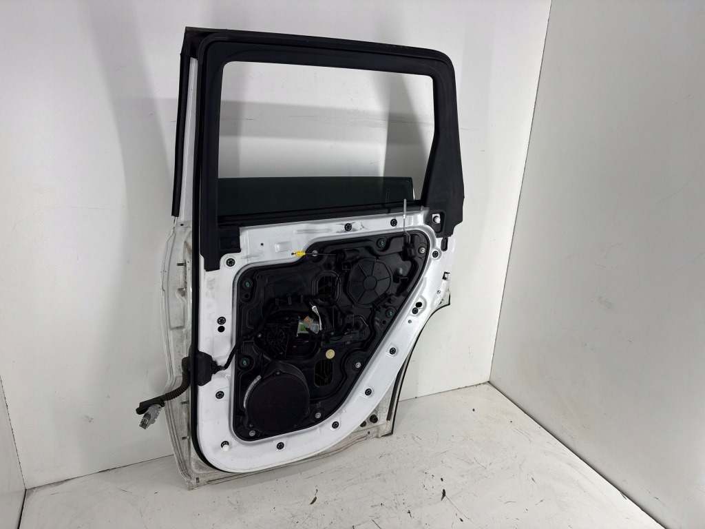 Дверь задняя правая сторона jeep grand cherokee 68258506ae Киев