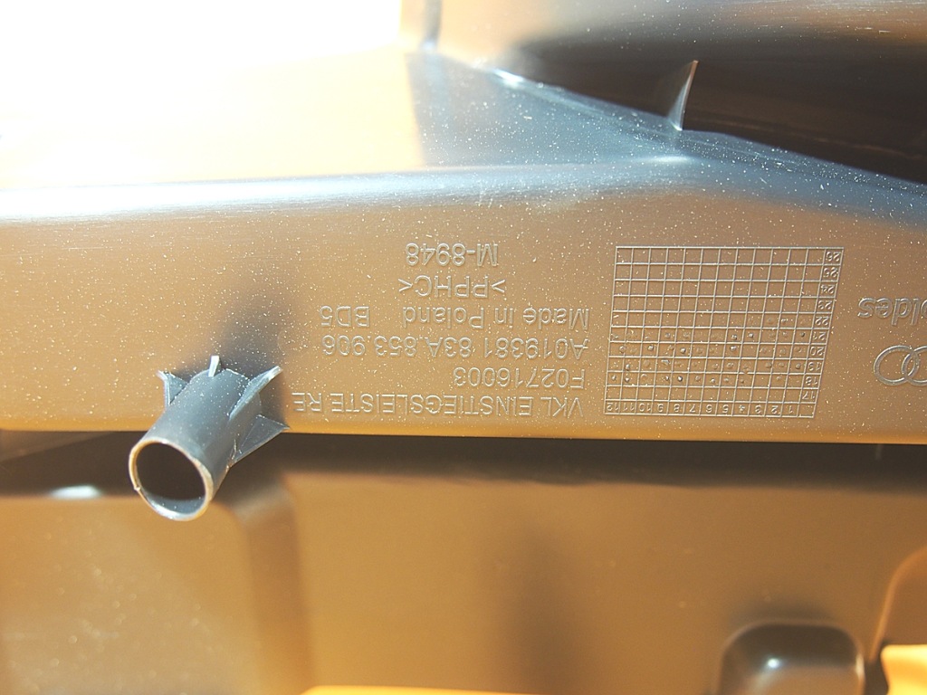 Купить Audi q3 83a sb 18km обшивка стойка порог правое 83a853906