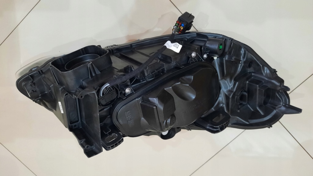 Лівий фара volvo xc60 2013-2019 valeo Зі Шроту