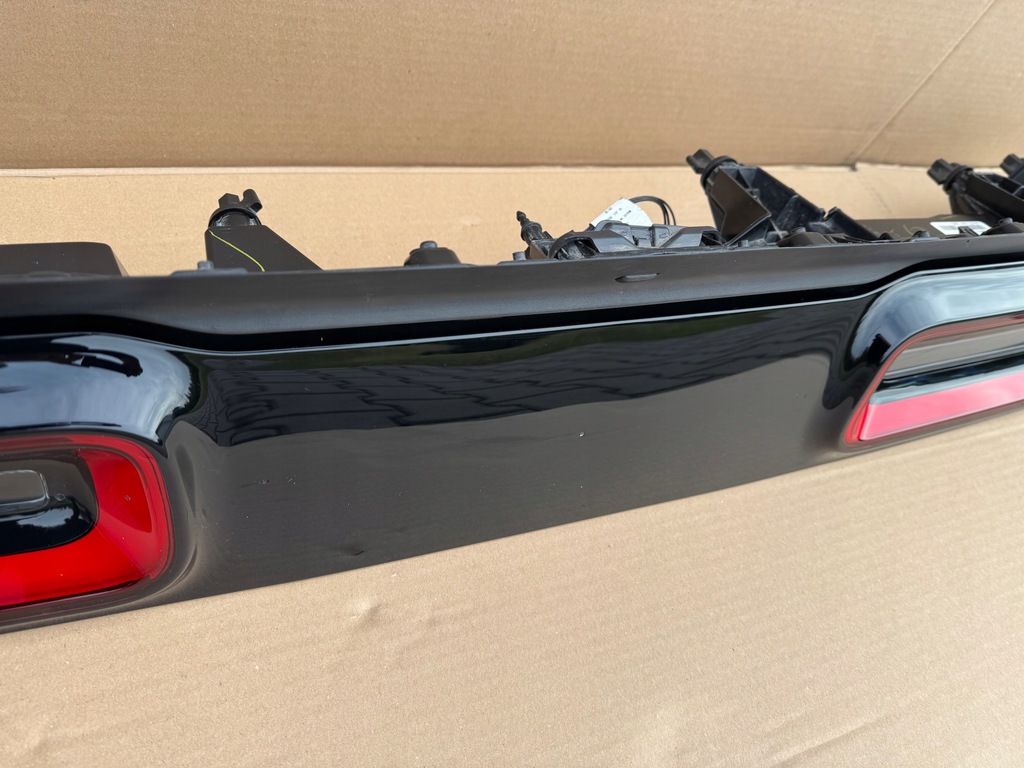 фото №7, Dodge challenger накладка задні лампи 2015+