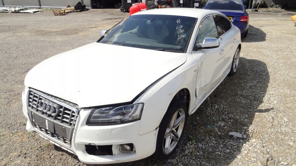 Audi a5 крыло  правый  ly9c 2011 8t0821106h Цена
