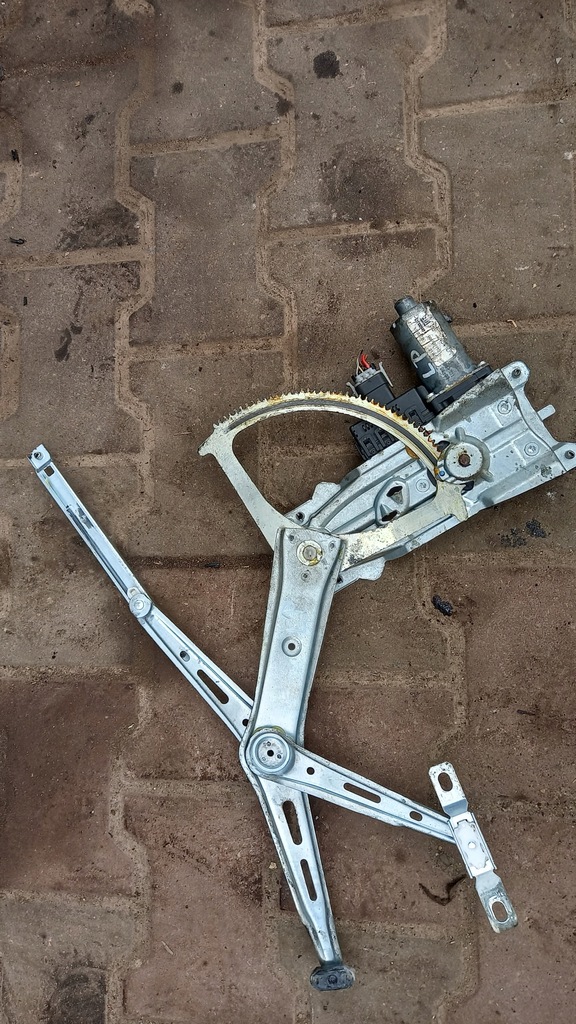 фото №1, Pod.szyby лівий перед opel zafira b 06r