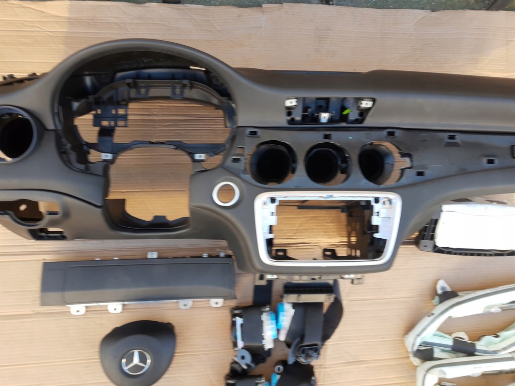 фото №5, Mercdes cla w117 lift консоль приборная панель подушка подушка безопасности ремни шторка безопасности левая правая