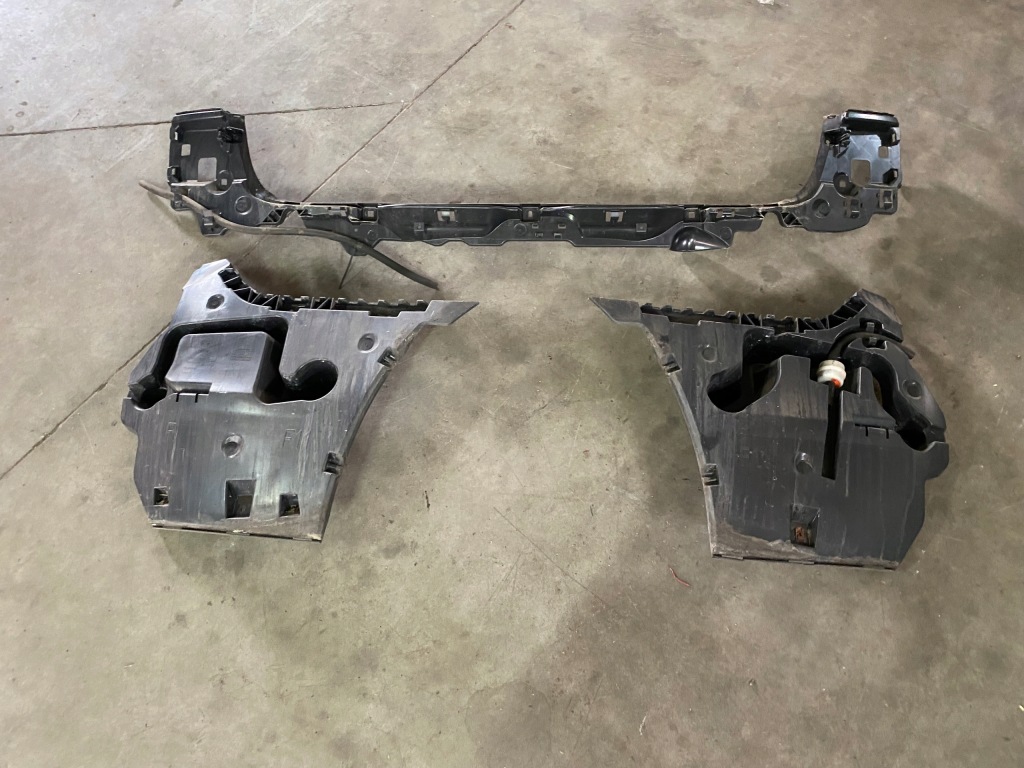 Купить Направляющие кронштейн задние бампера bmw 5 f11