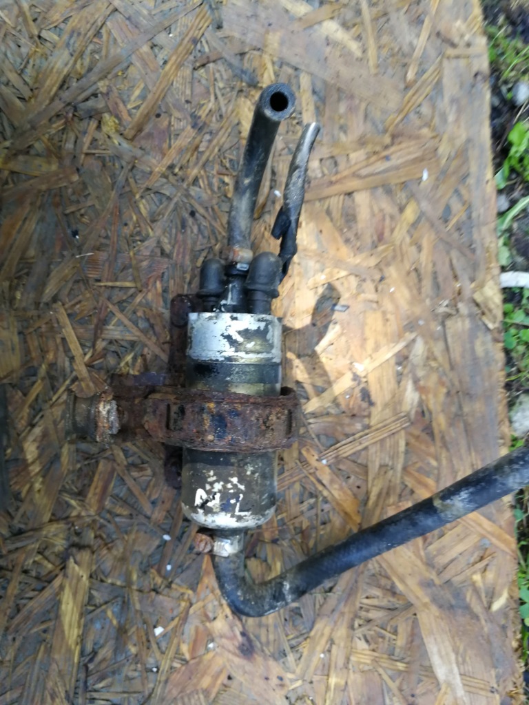 Купить Насос топлива + кронштейн bmw e30