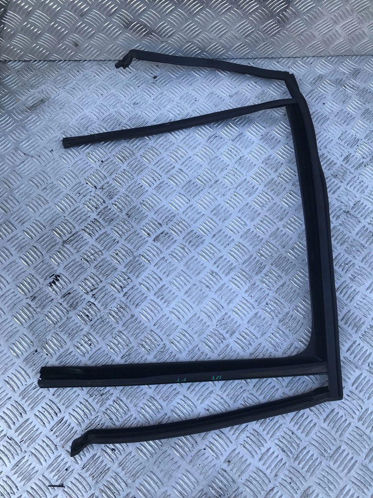 фото №1, Направляющая стекло задняя правая skoda kamiq 19-